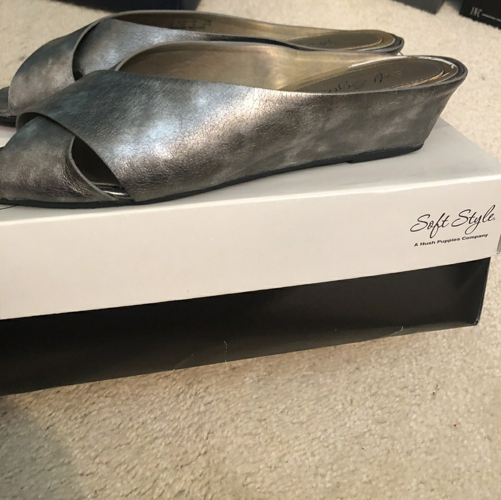 Ladies Slides - Picture 2 of 3